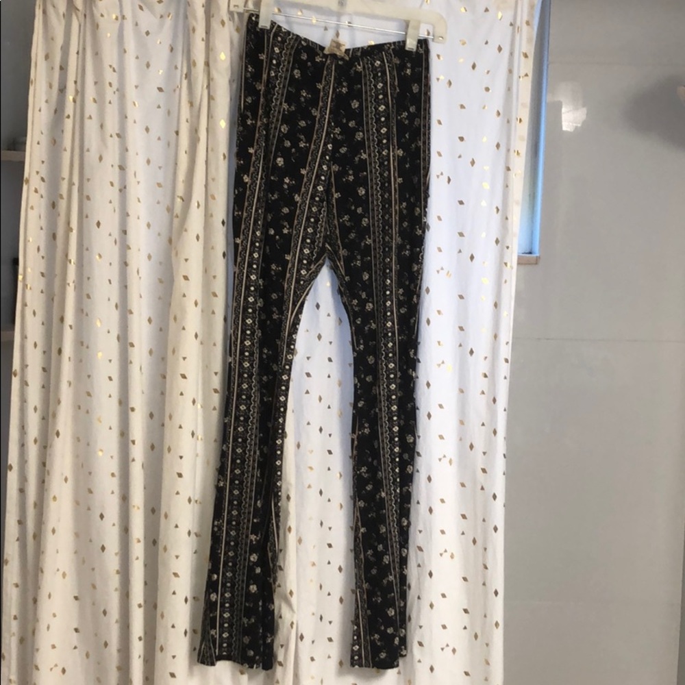 5/$20!! Trendy Boho bellbottom lounge floral pant!